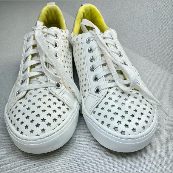 Old Navy white low top sneakers | Stars | Size 1Y - Picture 7 of 7
